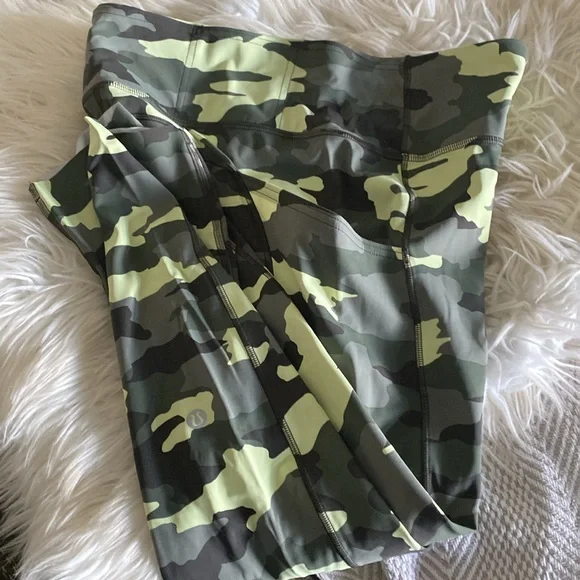 Lululemon Fast and Free High Rise tight Size 10 - Picture 8 of 8